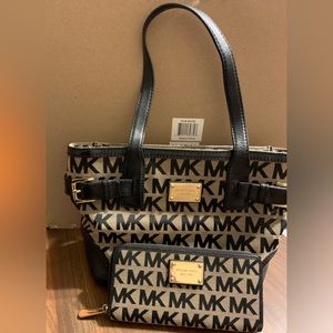 Michael Kors MK Logo Black/Beige Canvas w/leather trim purse w/matching wallet